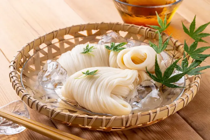 美味しい地元料理を堪能！御食事処苗名滝苑