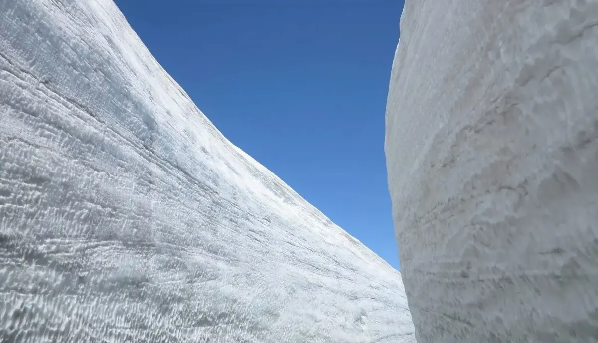 雪の大谷(写真 4)