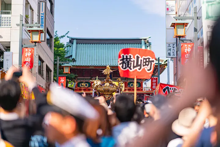 神田祭で見る勇壮な祭り行列