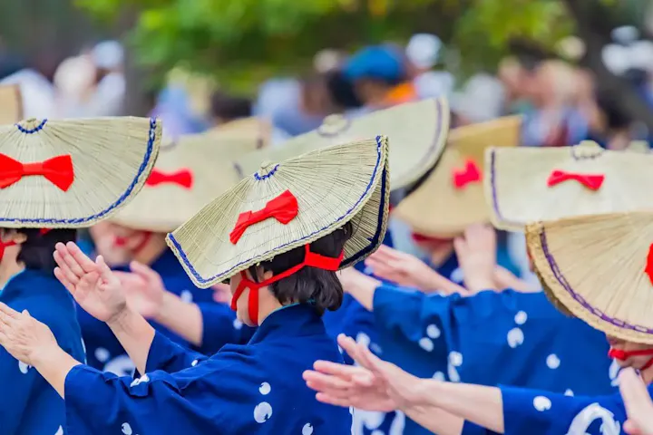 夏には萬代橋誕生祭！佐渡おけさ踊りなどのイベントも