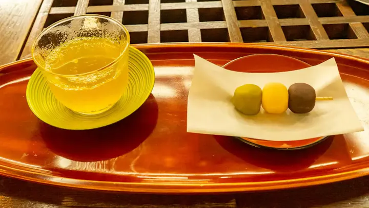 地元グルメの食べ歩きをたのしもう