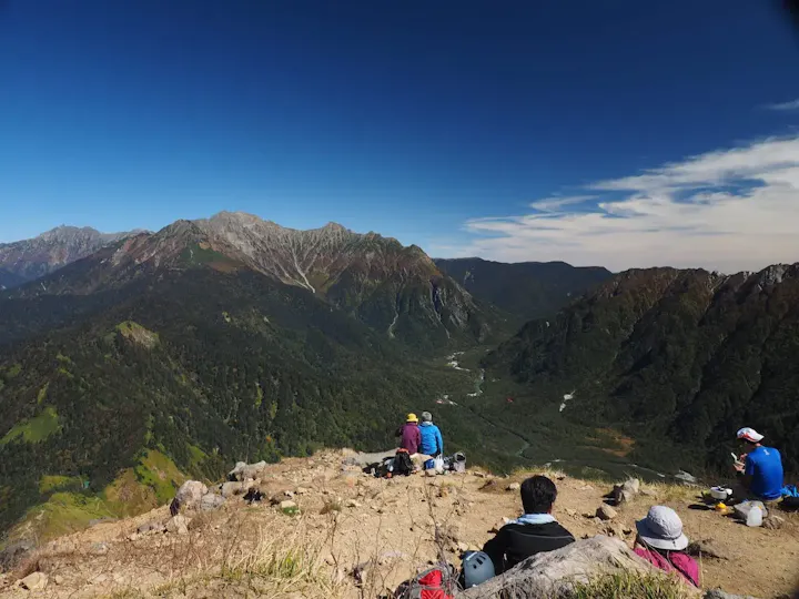 焼岳で登山を楽しむ