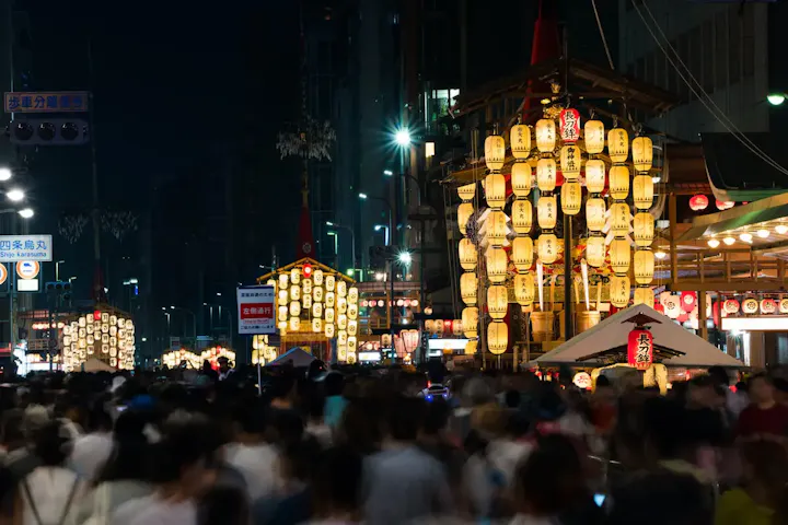 祇園祭の中心地でもある八坂神社