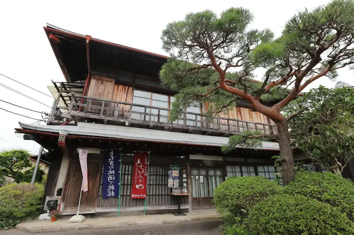 地酒を堪能できる蔵の町！