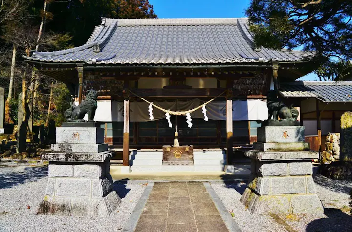 断崖絶壁の自然景観が見られる神社！