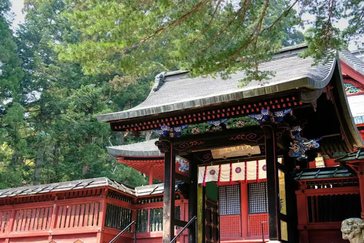 自然と調和した美しい神社！