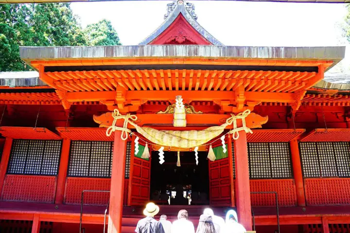 伝統的な日本建築の美しさを感じる拝殿！