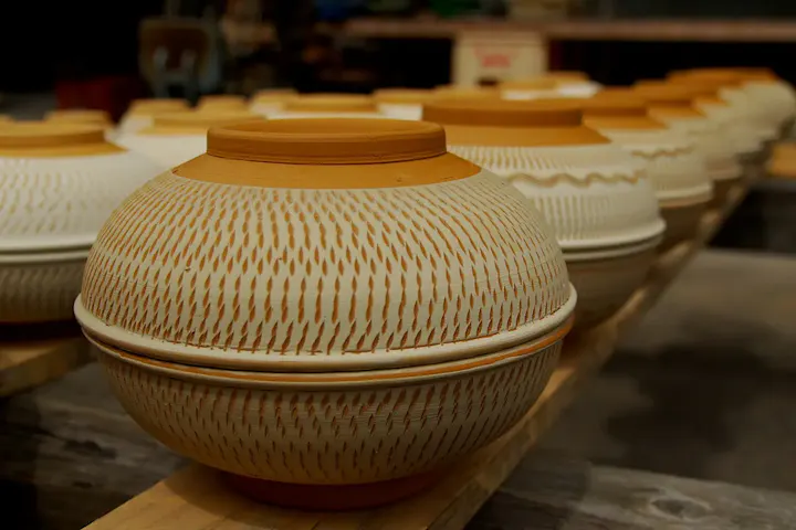 陶芸家たちが生み出す作品を購入！
