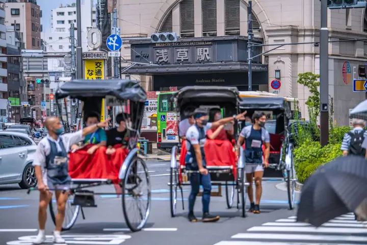 人力車で巡る浅草の下町情緒の溢れる街並み