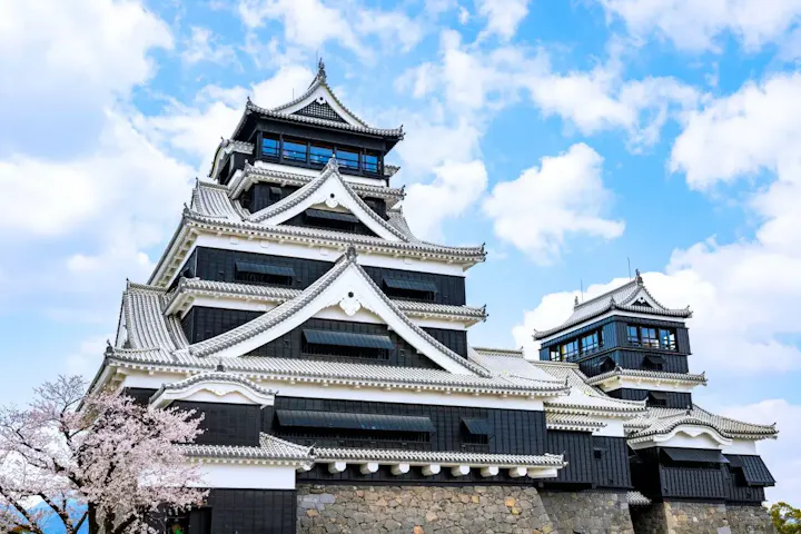 シンボル「天守閣」を見学
