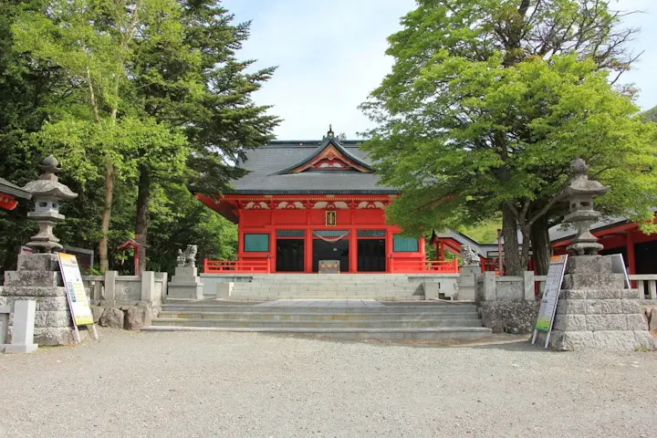赤城山の美しい景観が広がる神社！