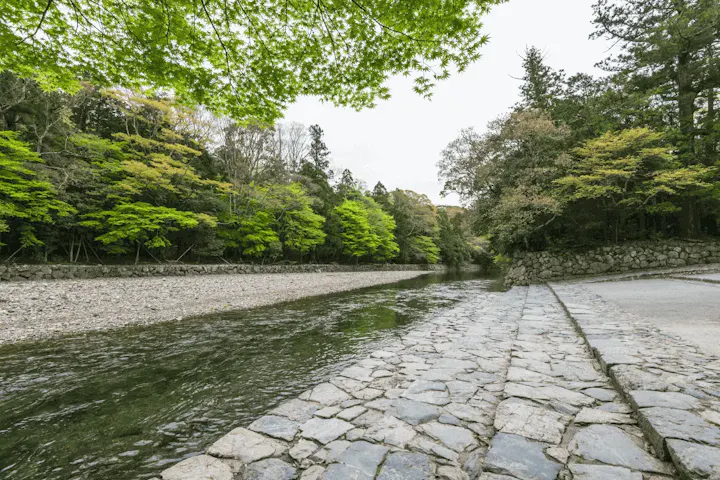 五十鈴川の清流で心身を清めよう