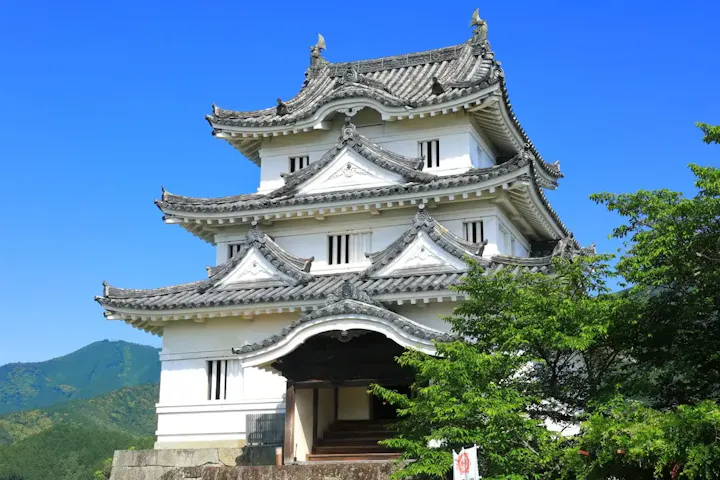 美しい白亜の天守を見てみよう