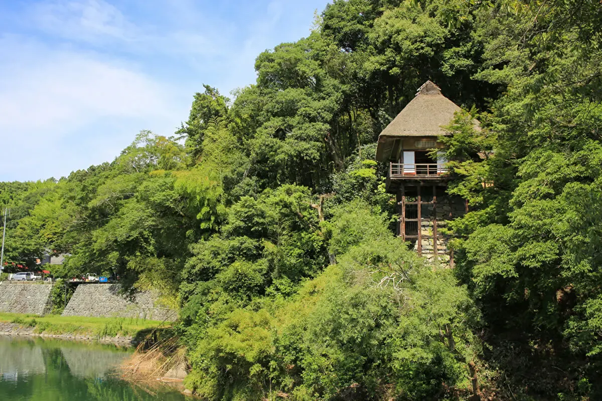 臥龍山荘