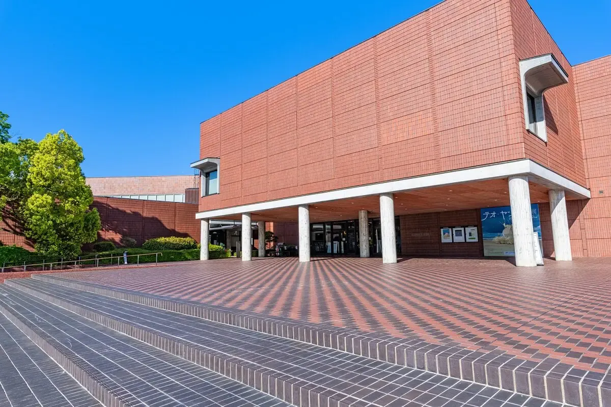 山梨県立美術館（写真 2）