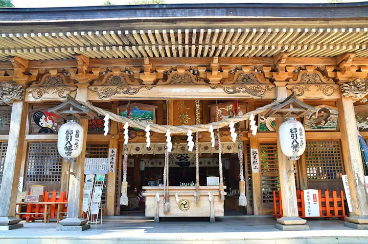 築美と装飾の豪華さで魅了される拝殿！