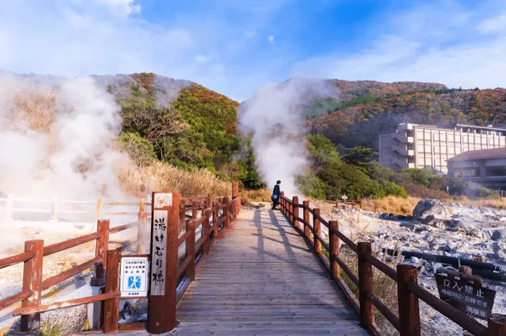 湯けむりたちのぼる雲仙地獄の絶景！
