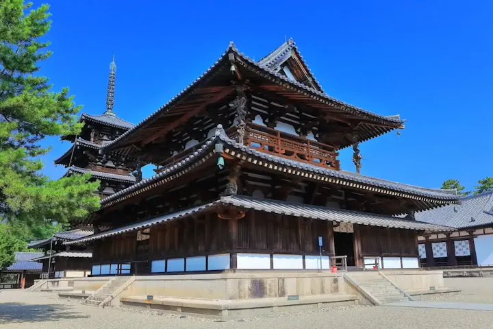 荘厳な雰囲気漂う「法隆寺金堂」