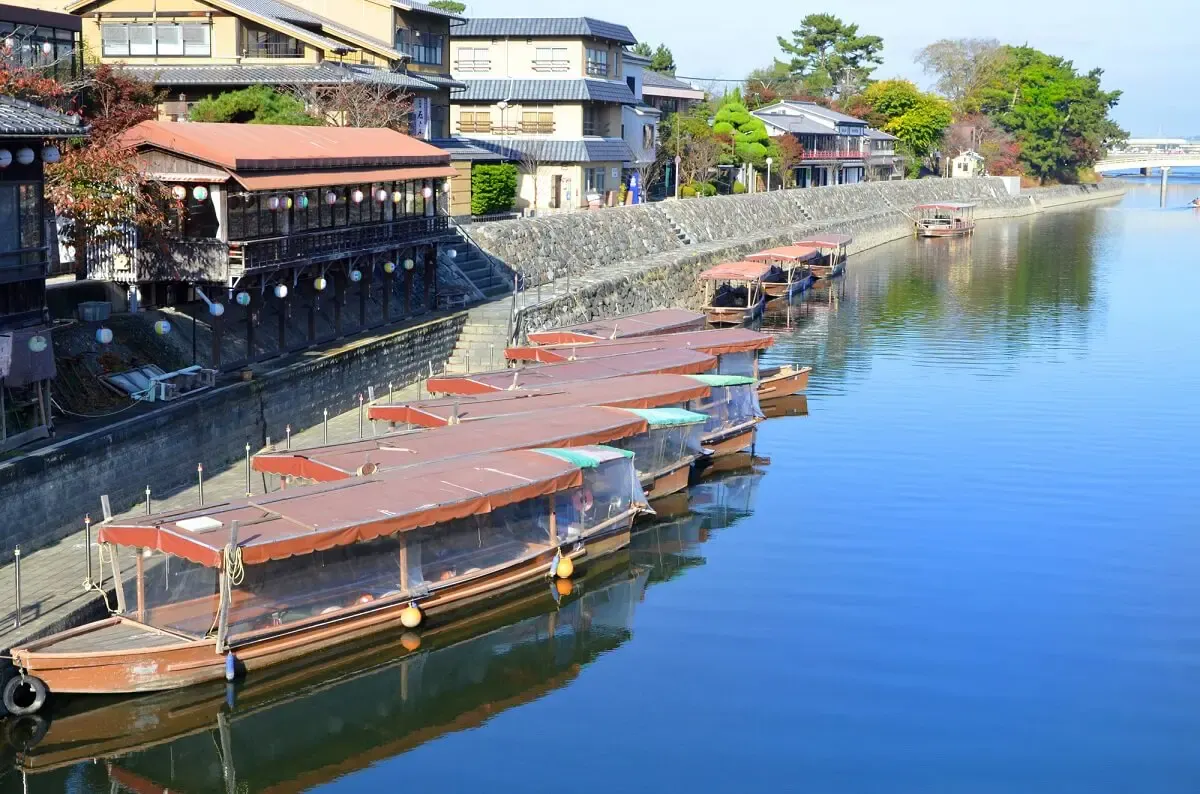宇治川遊覧船（写真 2）