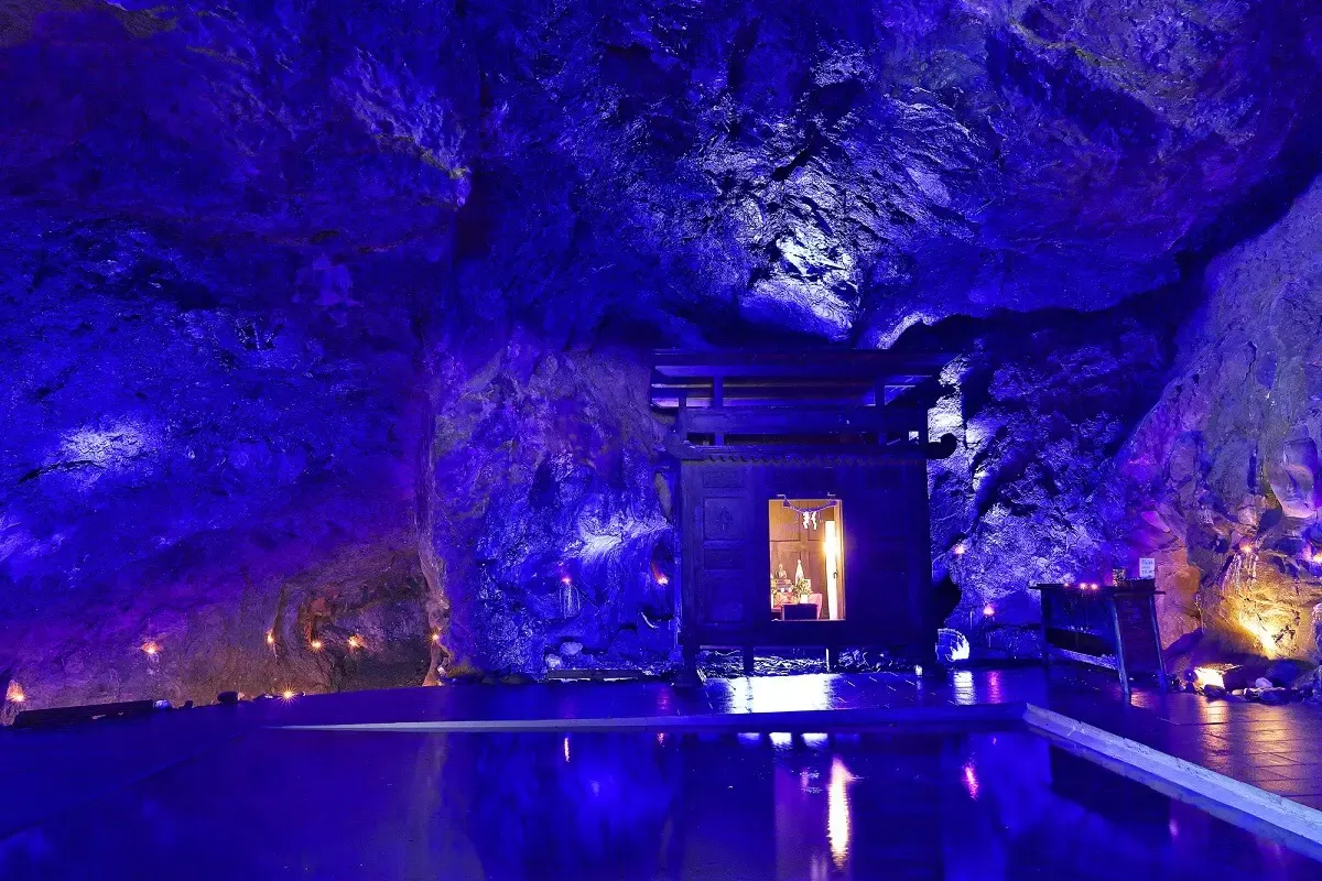 珠洲岬・青の洞窟（写真 2）