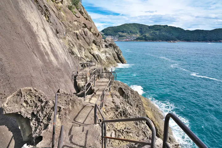 海と山のコントラストが美しい鬼ケ城