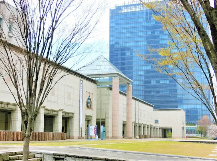 横浜美術館