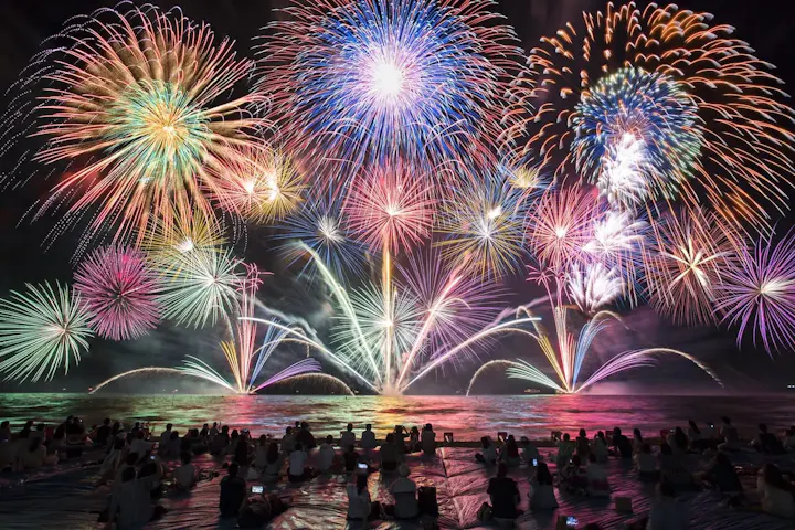 夏の夜空を飾る花火大会