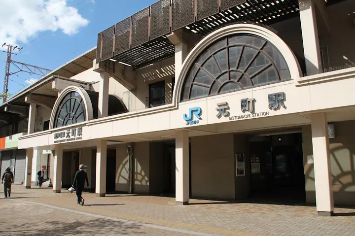 先に利用する施設の最寄り駅で下車する