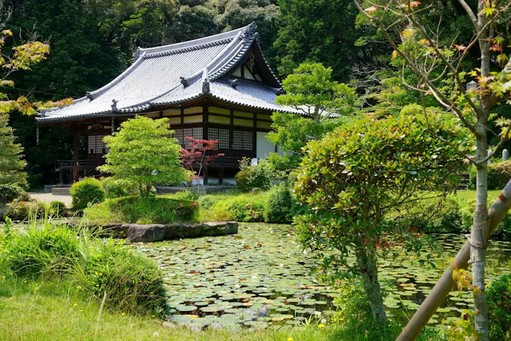 天武天皇の時代に創建されたと伝えらる古寺