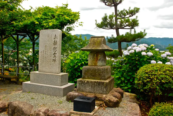 お静の涙雨伝説にも注目!