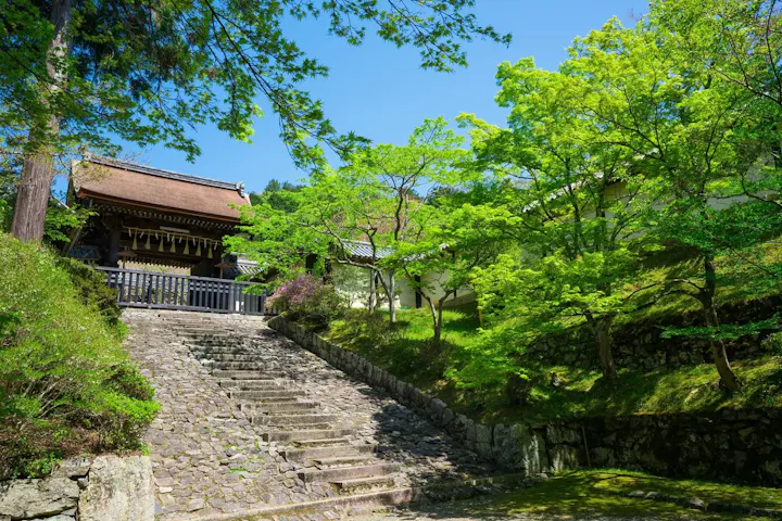 飛鳥時代に創立の歴史ある寺院