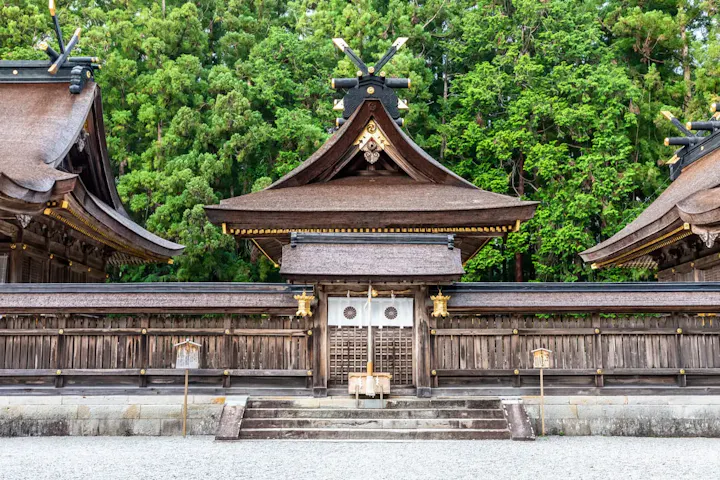 神秘的な自然と歴史を感じる熊野那智大社