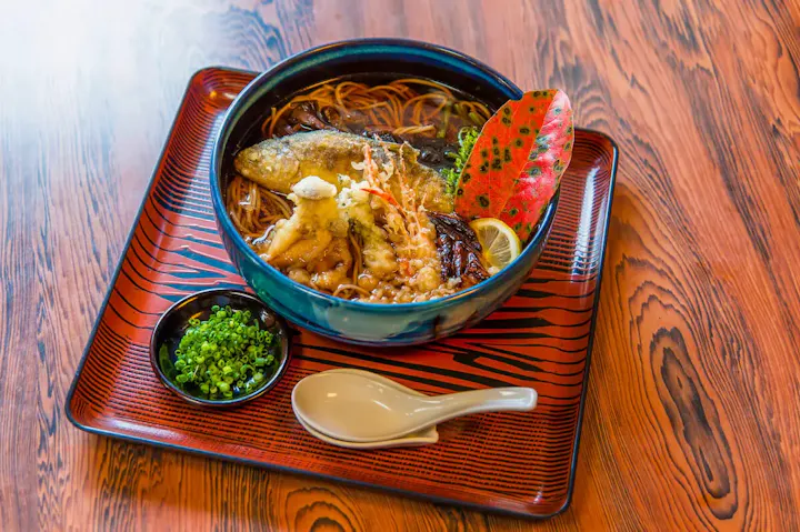 散策後は寸又峡名物「渓流そば」を食べよう