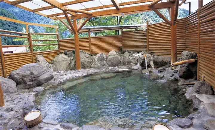 沿線では温泉巡りも楽しめる