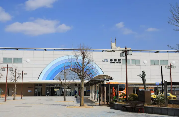 JR最寄り駅は「海南」。バスで15分