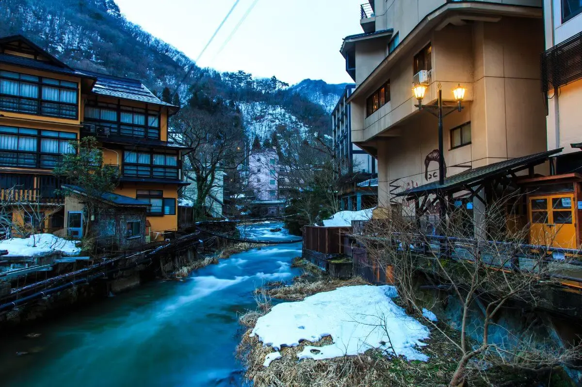 東山温泉(写真 2)