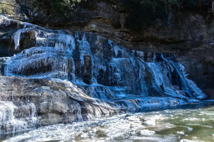 龍門の滝で冬の絶景を楽しむ「氷瀑」!