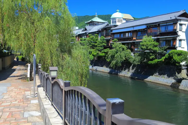 温泉街を散策して日本の風情を感じよう