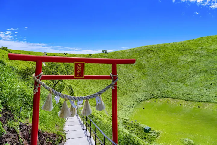 山頂には神社などみどころたくさん