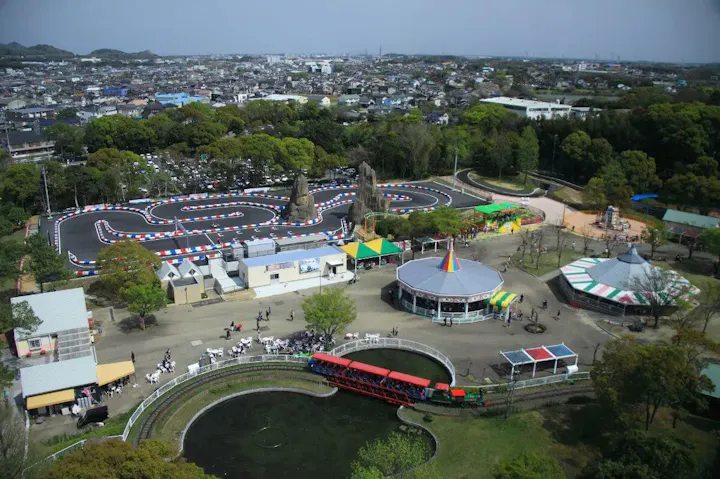 全13種のアトラクションで遊べる遊園地！