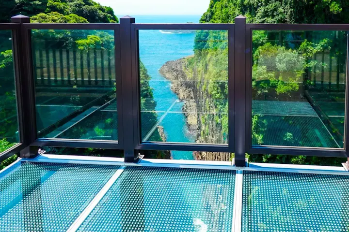スリリングな絶景を楽しめる!