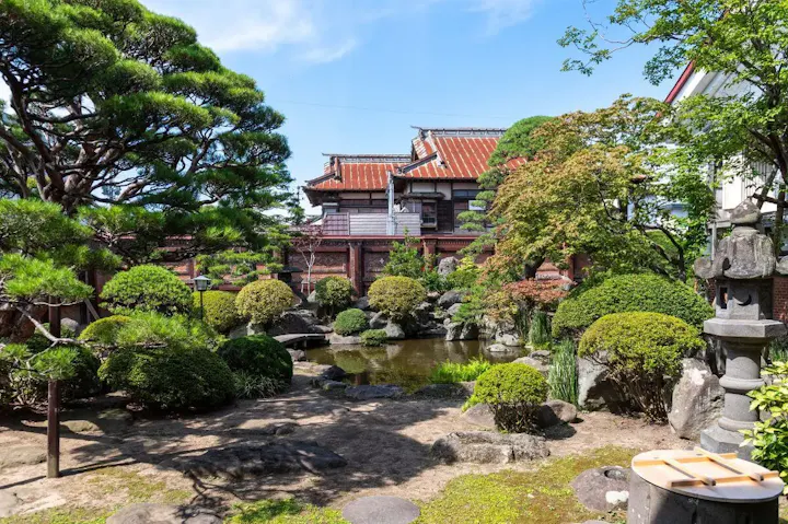 文学と自然の調和が感じられる場所