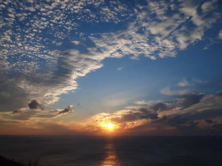 日本海に沈む夕日を堪能できる！