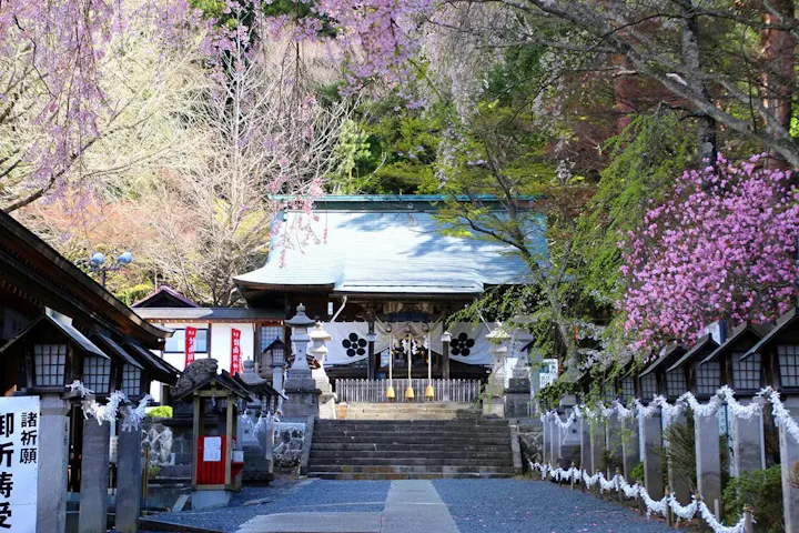 松平定信公を御祭神として祀る