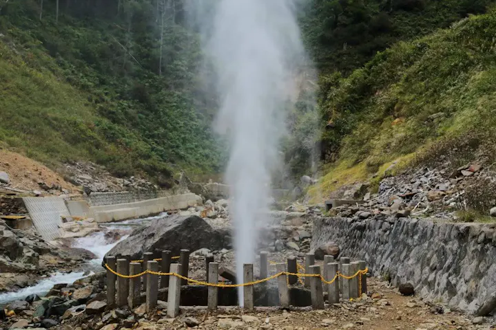 天然記念物「渋の地獄谷噴泉」