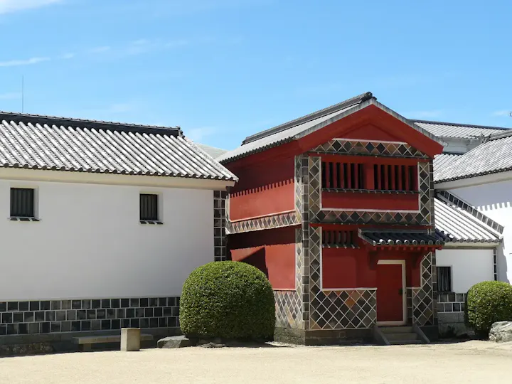 美術作品を3つの建物で楽しむ
