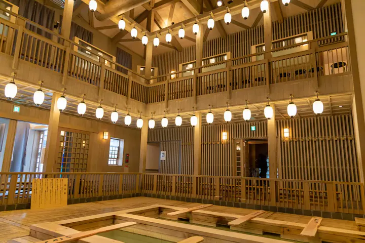 大正ロマン風な内装と建物