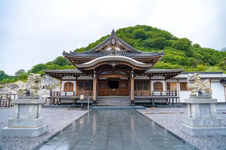 ミステリアスな雰囲気に包まれた霊場!