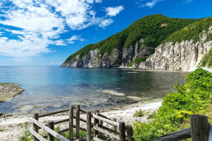美しいエメラルドグリーンの海！