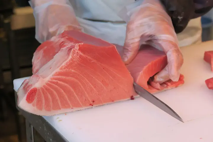 新鮮な大間マグロを堪能！